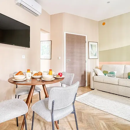 Comfort 2 Bedrooms & Air Conditioning 17 Apartment
