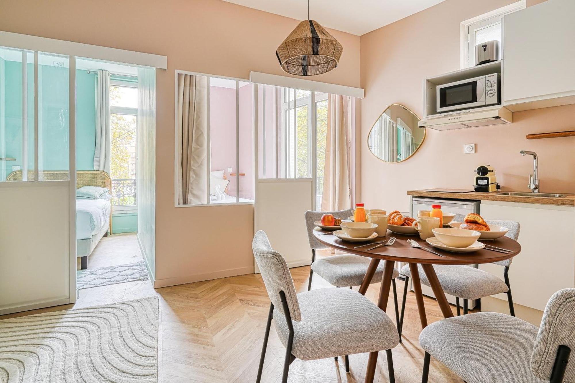 Comfort 2 Bedrooms & Air Conditioning 17 *