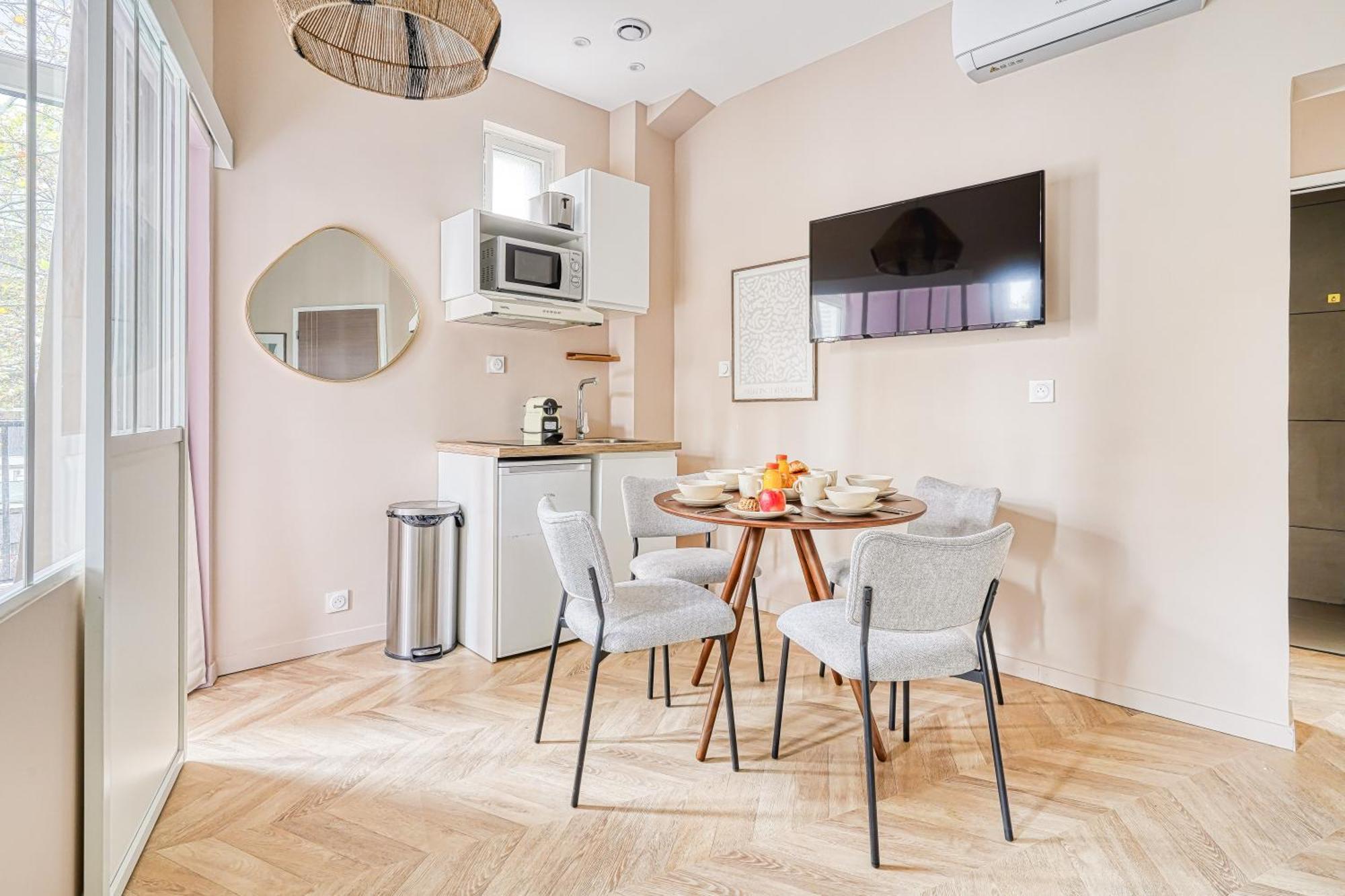 Comfort 2 Bedrooms & Air Conditioning 17